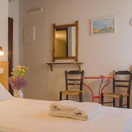 Kalypso Studios & Rooms Palaiochora Bagian luar foto
