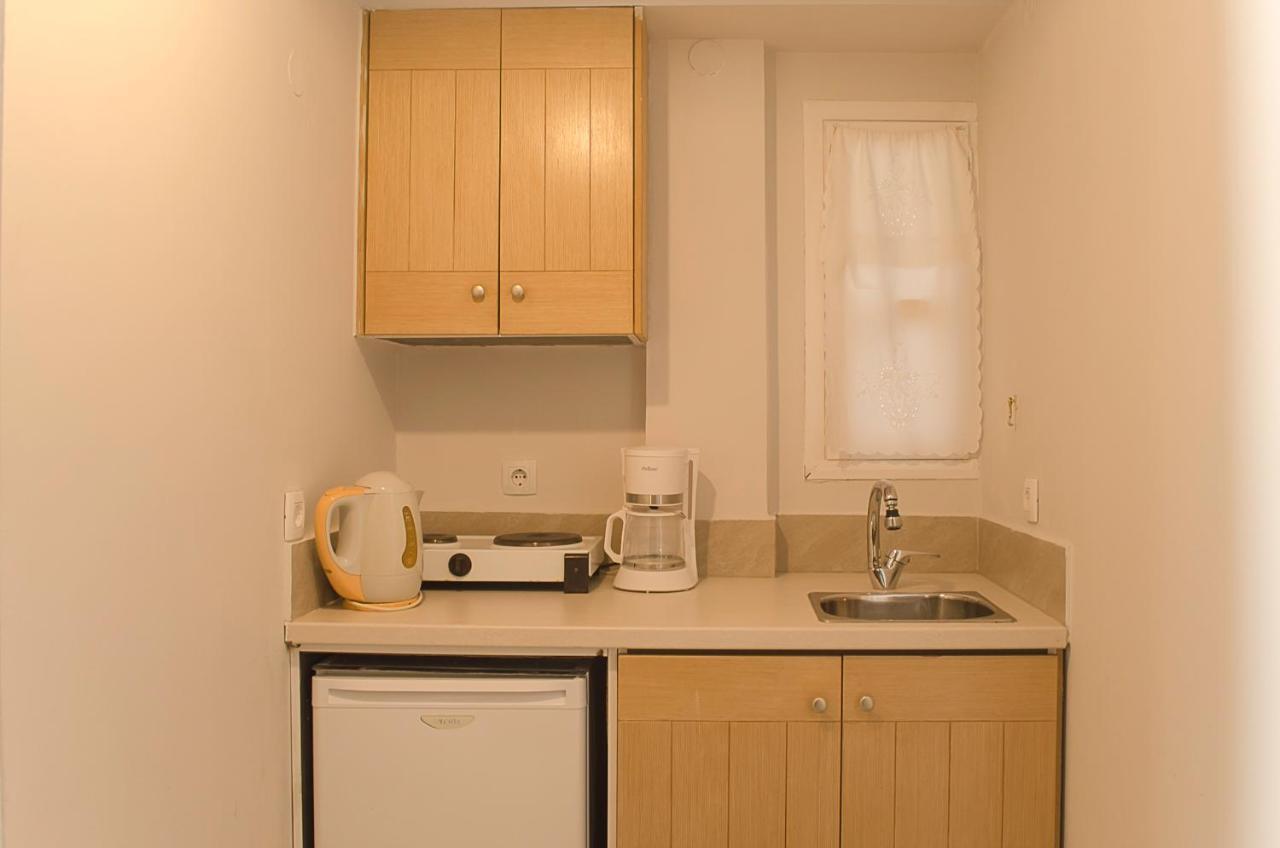 Kalypso Studios & Rooms Palaiochora Bagian luar foto