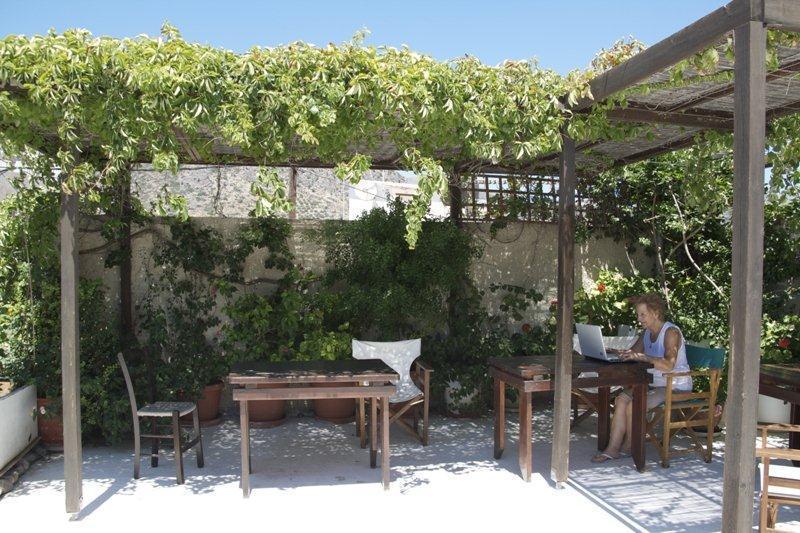 Kalypso Studios & Rooms Palaiochora Bagian luar foto